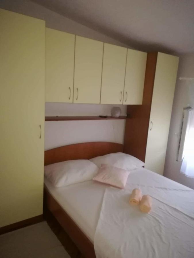 Apartment Krmpotic Vir Eksteriør billede
